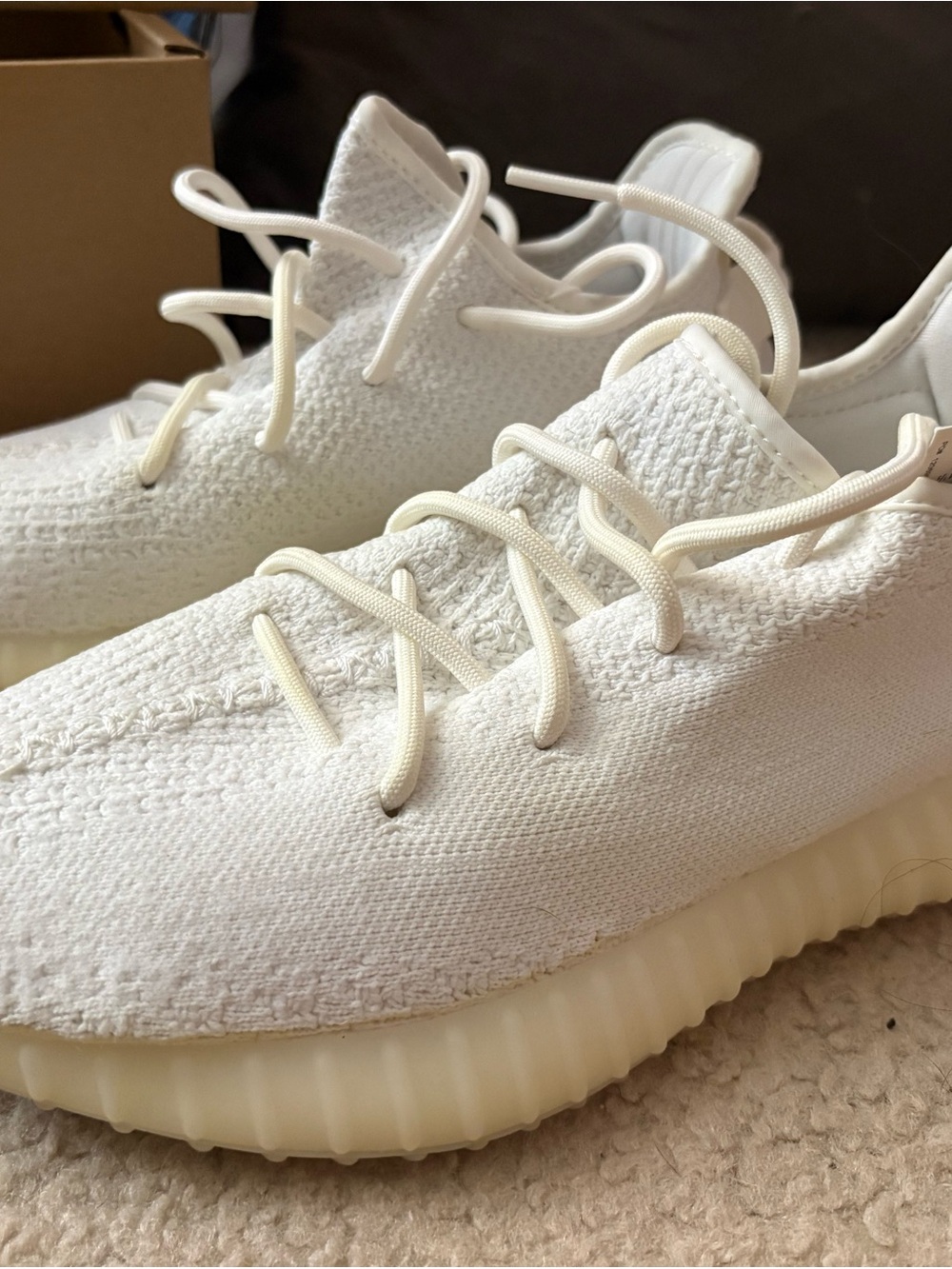 Yeezy shoes Cream Knit Low-Top Sneakers - Picture 4 of 10